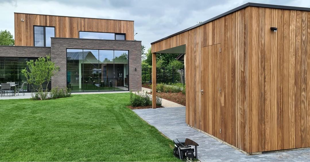 Op maat gemaakt buitenschrijnwerk in hout door Pevabo Construct Buitenschrijnwerk op maat door Pevabo Construct